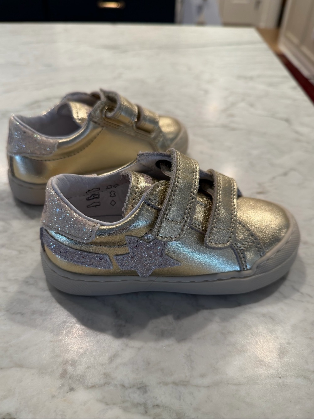Naturino Girls' Gold Glitter Star Velcro Sneakers